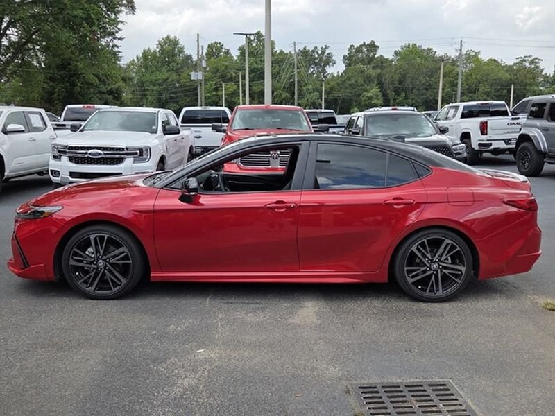 Used 2025 Toyota Camry XSE FWD image 5