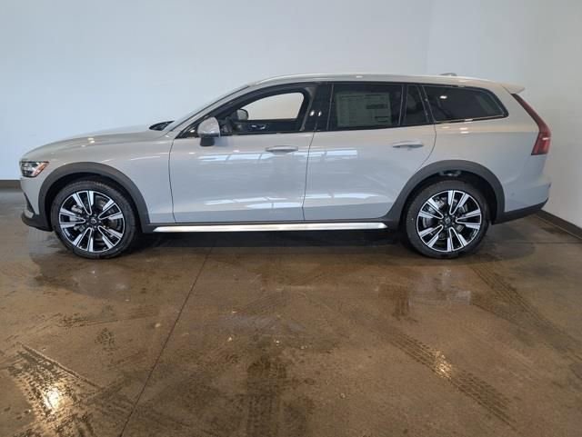 New 2026 Volvo V60 B5 Cross Country Ultra w/ Climate Package image 3