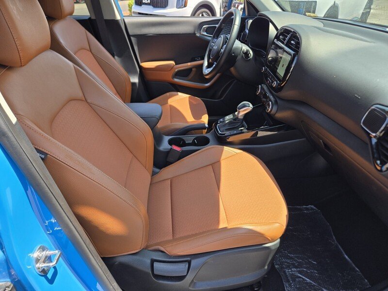 Certified 2025 Kia Soul EX FWD image 15