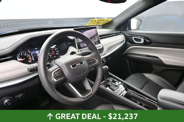 Used 2025 Jeep Compass Limited AWD/4WD image 21