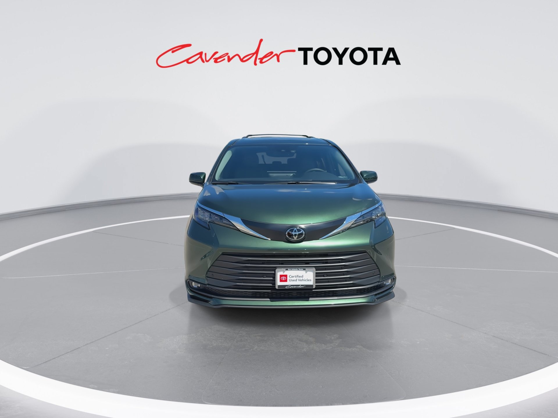 Used 2026 Toyota Sienna XLE FWD image 3