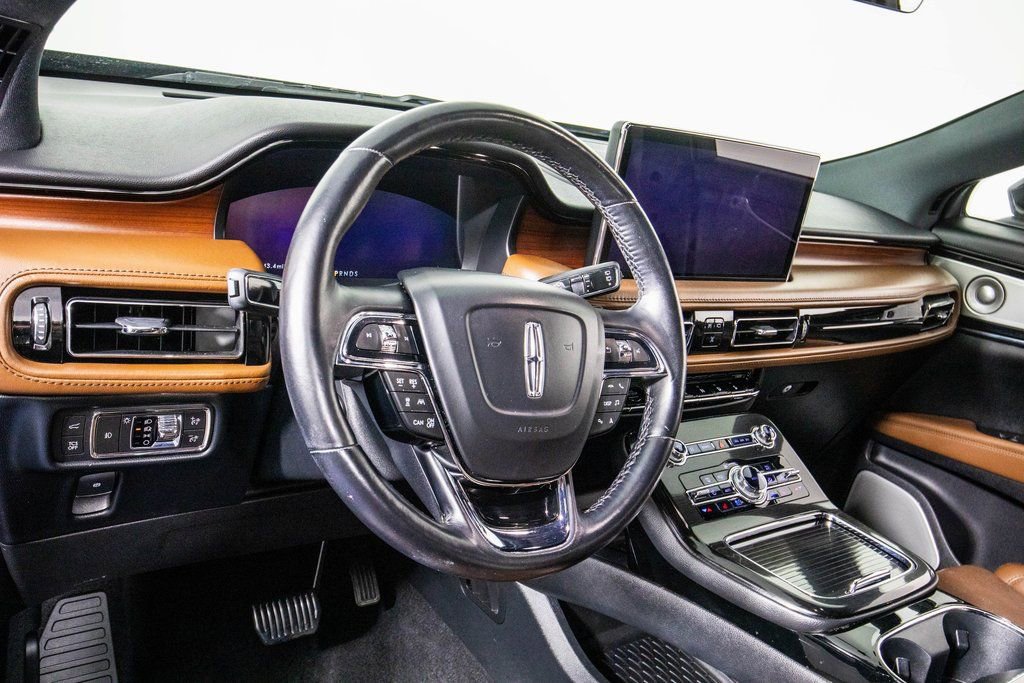 Used 2022 Lincoln Nautilus Reserve w/ Equipment Group 202A image 16