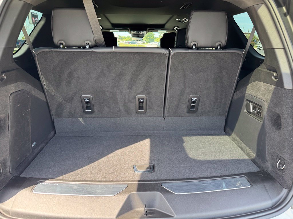 Certified 2024 Cadillac Escalade Premium Luxury w/ Performance Package AWD/4WD image 32