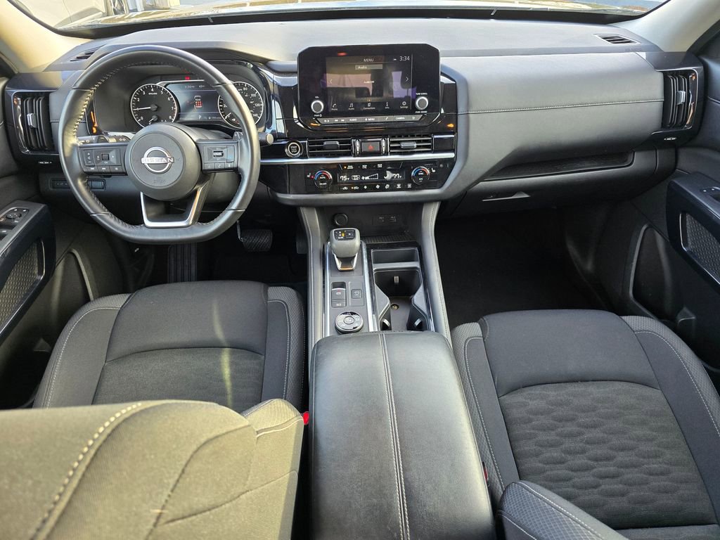 Used 2024 Nissan Pathfinder SV image 18