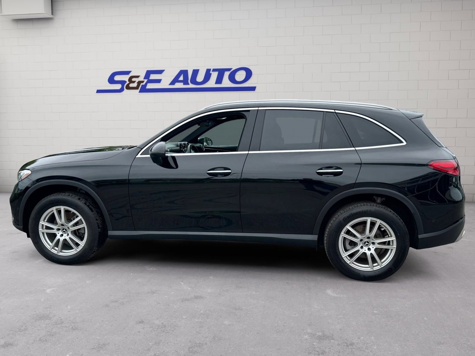 Used 2023 Mercedes-Benz GLC 300 4MATIC image 2