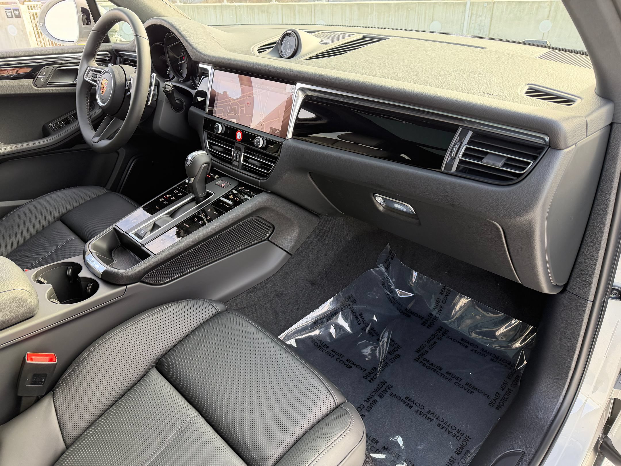 Used 2026 Porsche Macan AWD/4WD image 17
