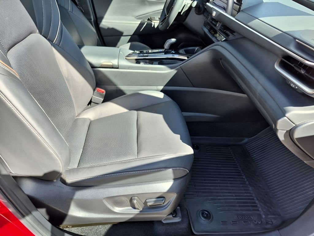 Used 2025 Toyota Crown Signia w/ Advanced Technology Package AWD/4WD image 17