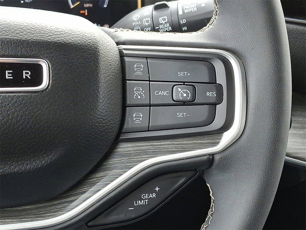 Used 2023 Jeep Wagoneer Series III w/ Preferred Equipment Group image 23