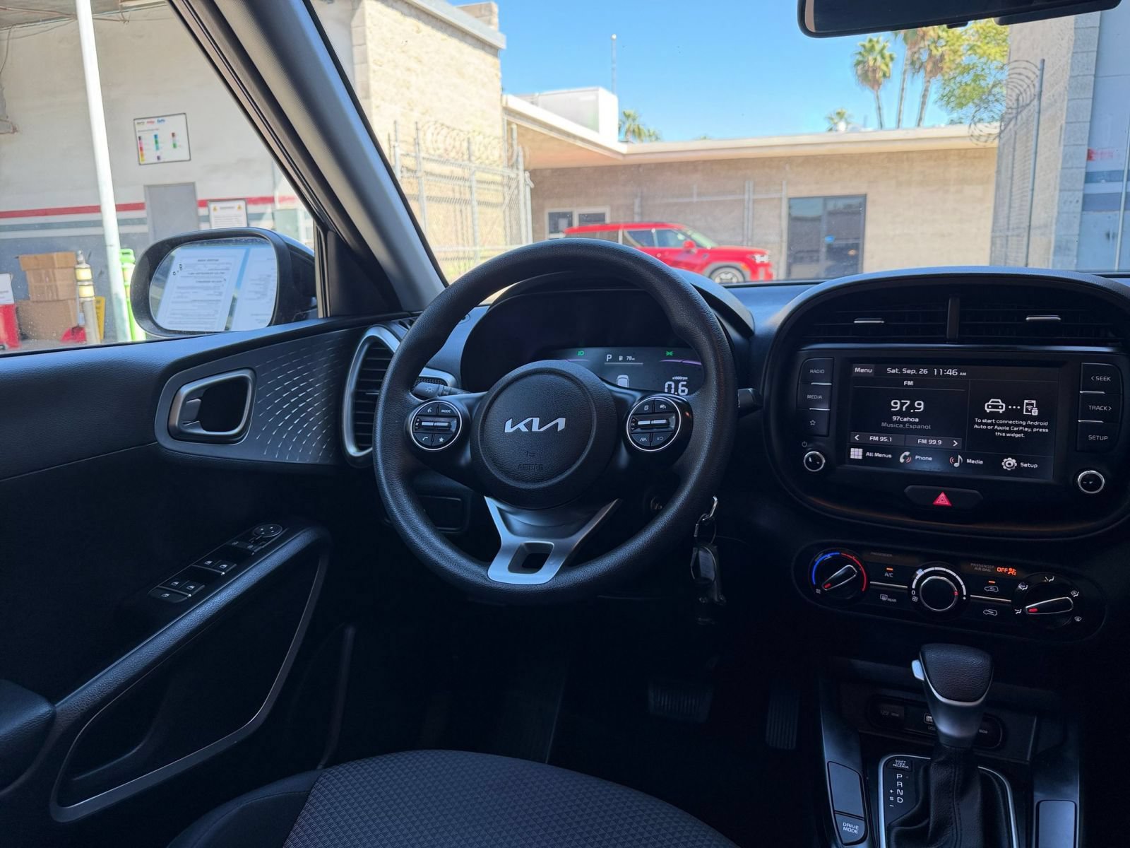 Used 2025 Kia Soul LX w/ LX Technology Package FWD image 31