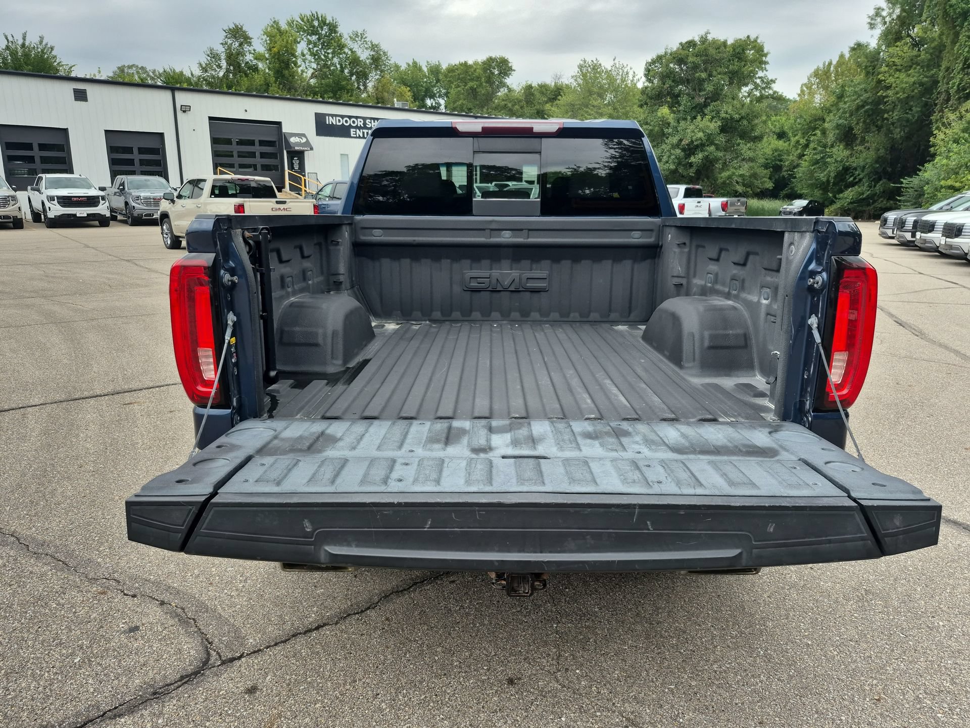 Used 2019 GMC Sierra 1500 SLT w/ SLT Premium Plus Package AWD/4WD image 26