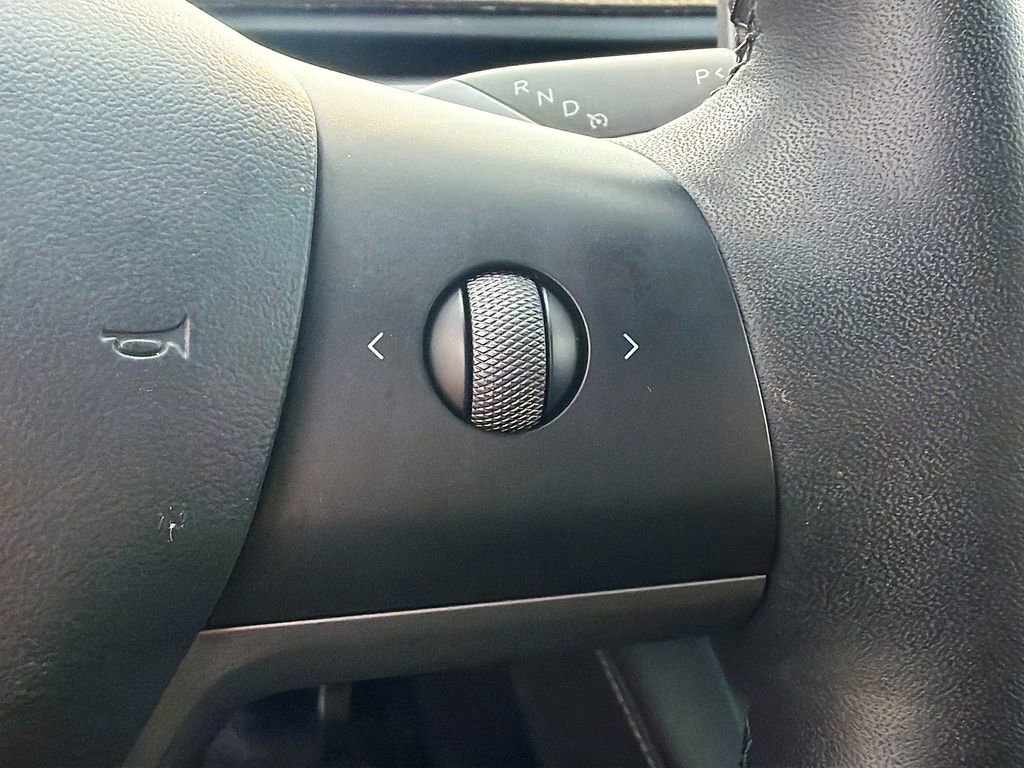 Used 2023 Tesla Model Y Long Range image 34