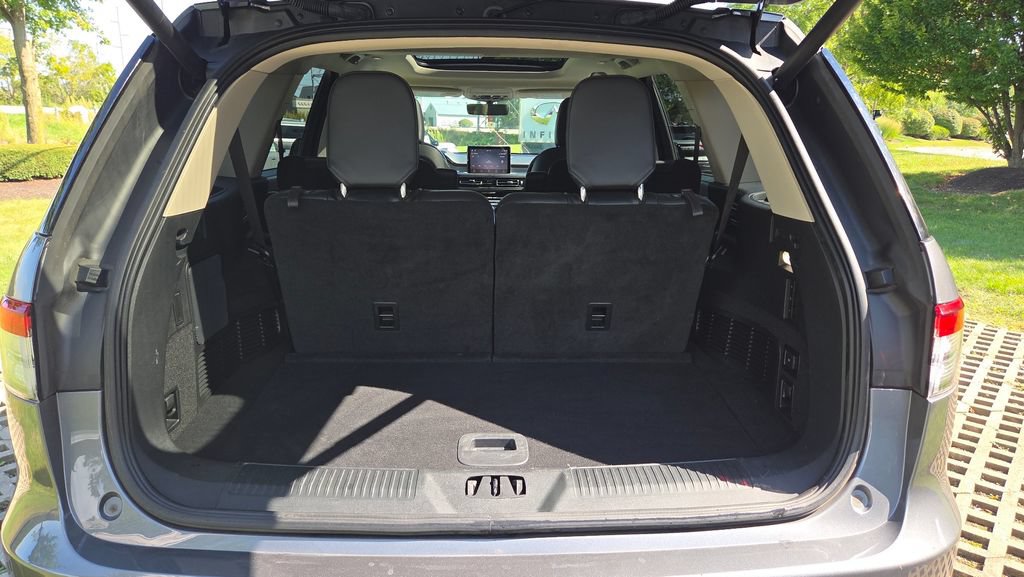 Used 2023 Lincoln Aviator AWD w/ Premium Package image 13