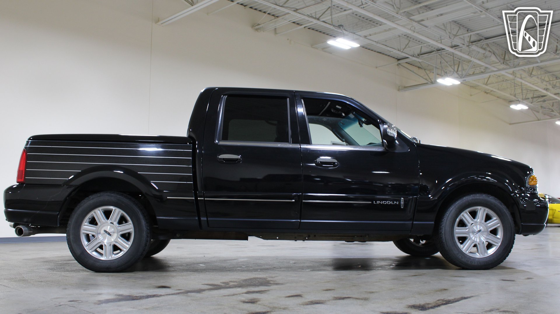 Used 2002 Lincoln Blackwood RWD image 2