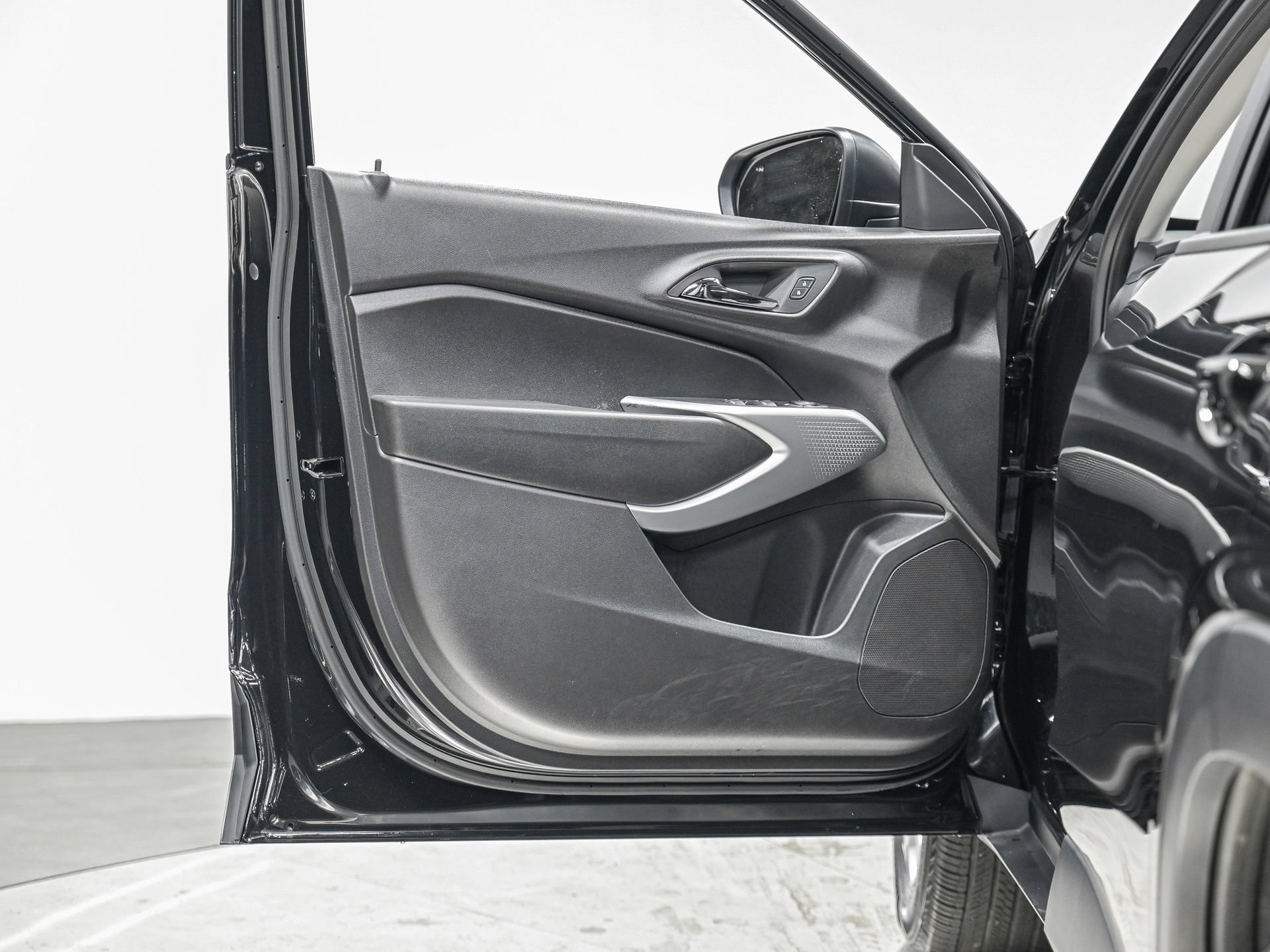 Used 2025 Chevrolet Trax LS FWD image 13