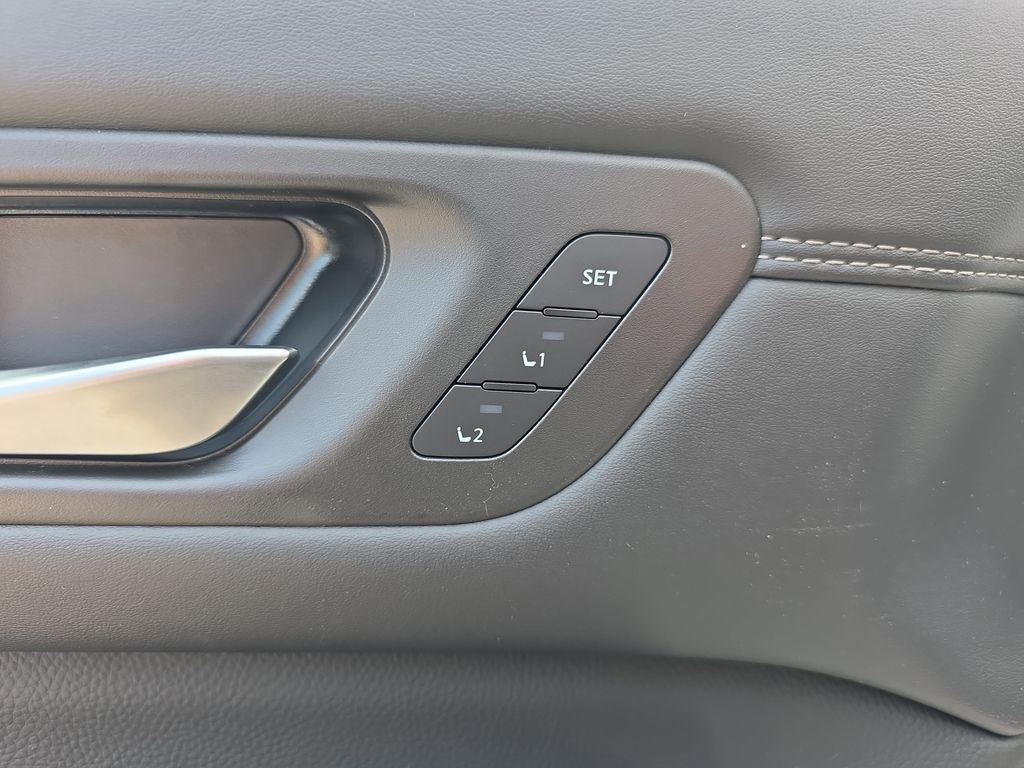 New 2026 Nissan Pathfinder Platinum AWD/4WD image 17