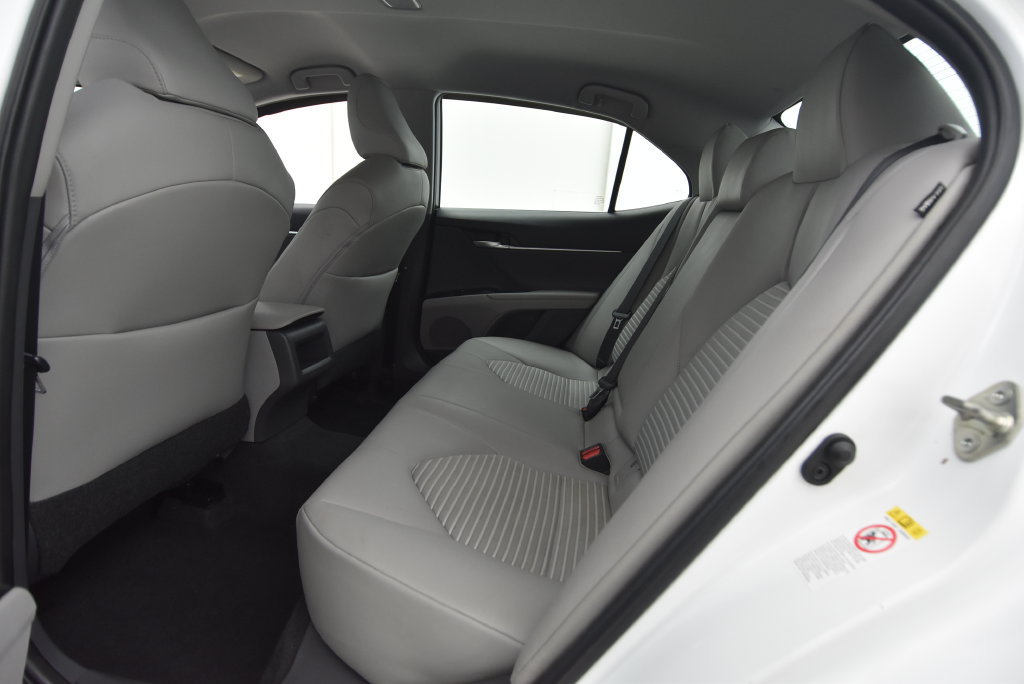 Used 2018 Toyota Camry SE FWD image 26