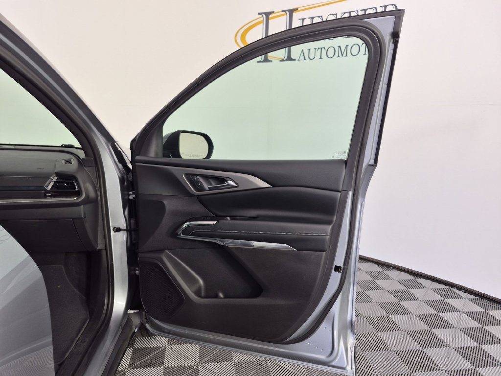 Certified 2025 Chevrolet Traverse LT AWD/4WD image 36