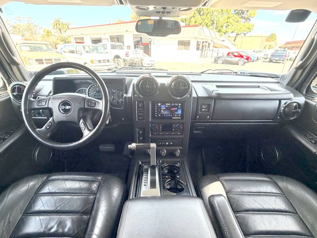 Used 2005 HUMMER H2 w/ Preferred Equipment Group image 32