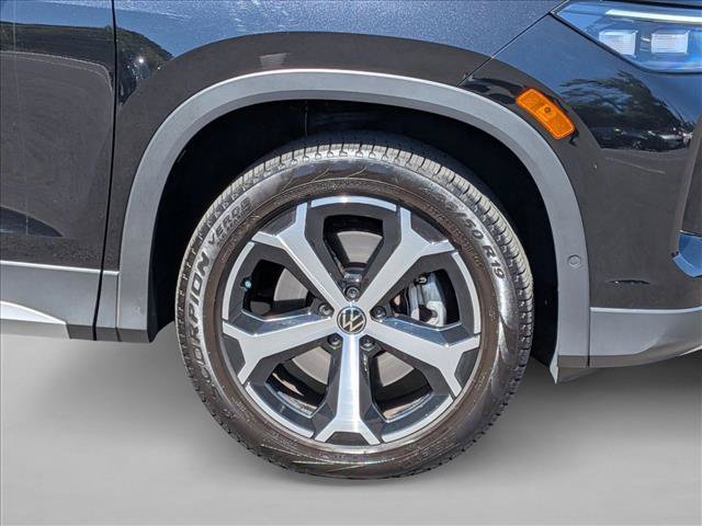 Used 2025 Volkswagen Tiguan SE AWD/4WD image 22