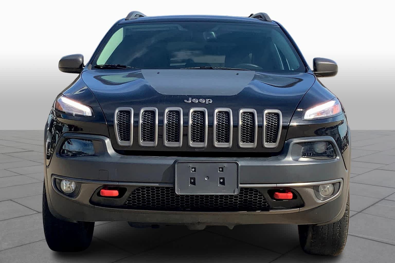 Used 2017 Jeep Cherokee Trailhawk w/ Comfort/Convenience Group AWD/4WD image 3