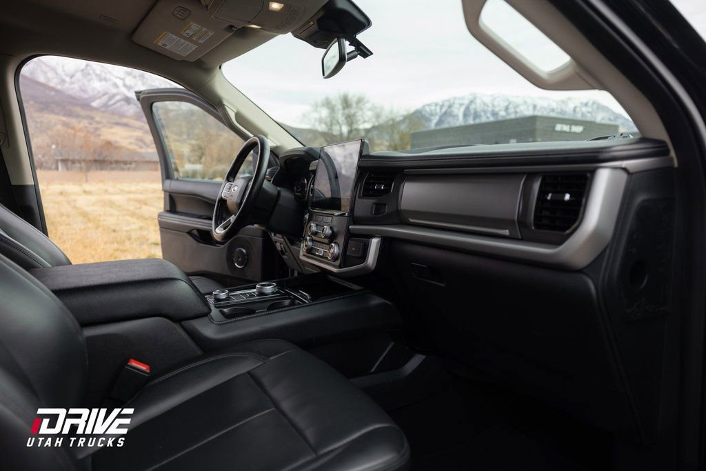 Used 2024 Ford Expedition Max XLT image 11