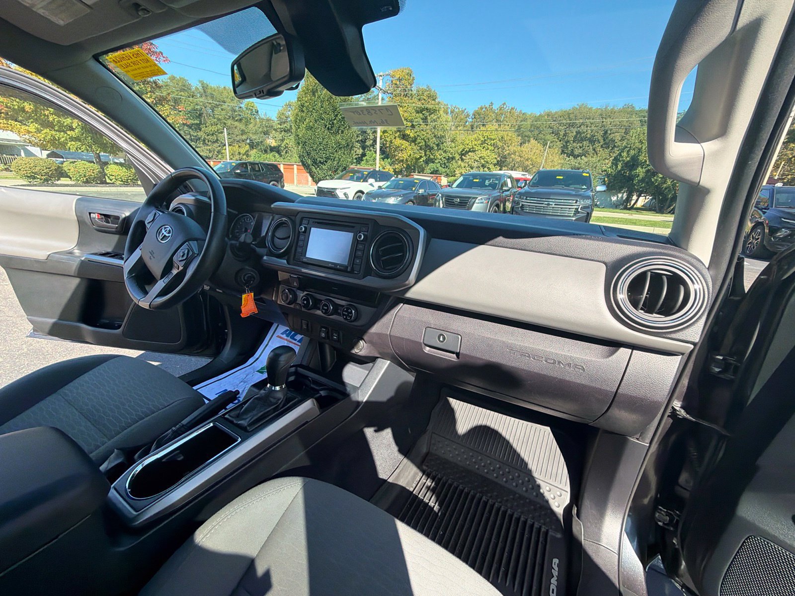 Used 2018 Toyota Tacoma SR5 AWD/4WD image 28