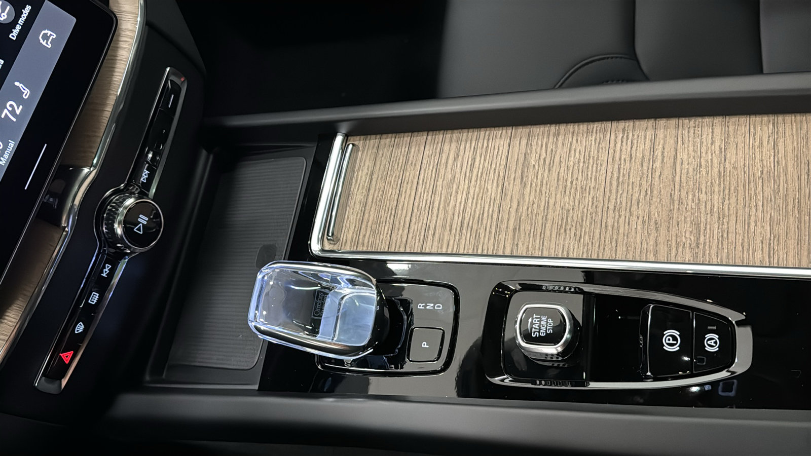 New 2027 Volvo XC60 T8 Plus AWD/4WD image 19