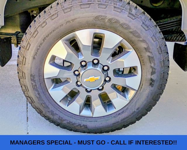 Used 2025 Chevrolet Silverado 2500 Custom w/ Custom Value Package AWD/4WD image 14