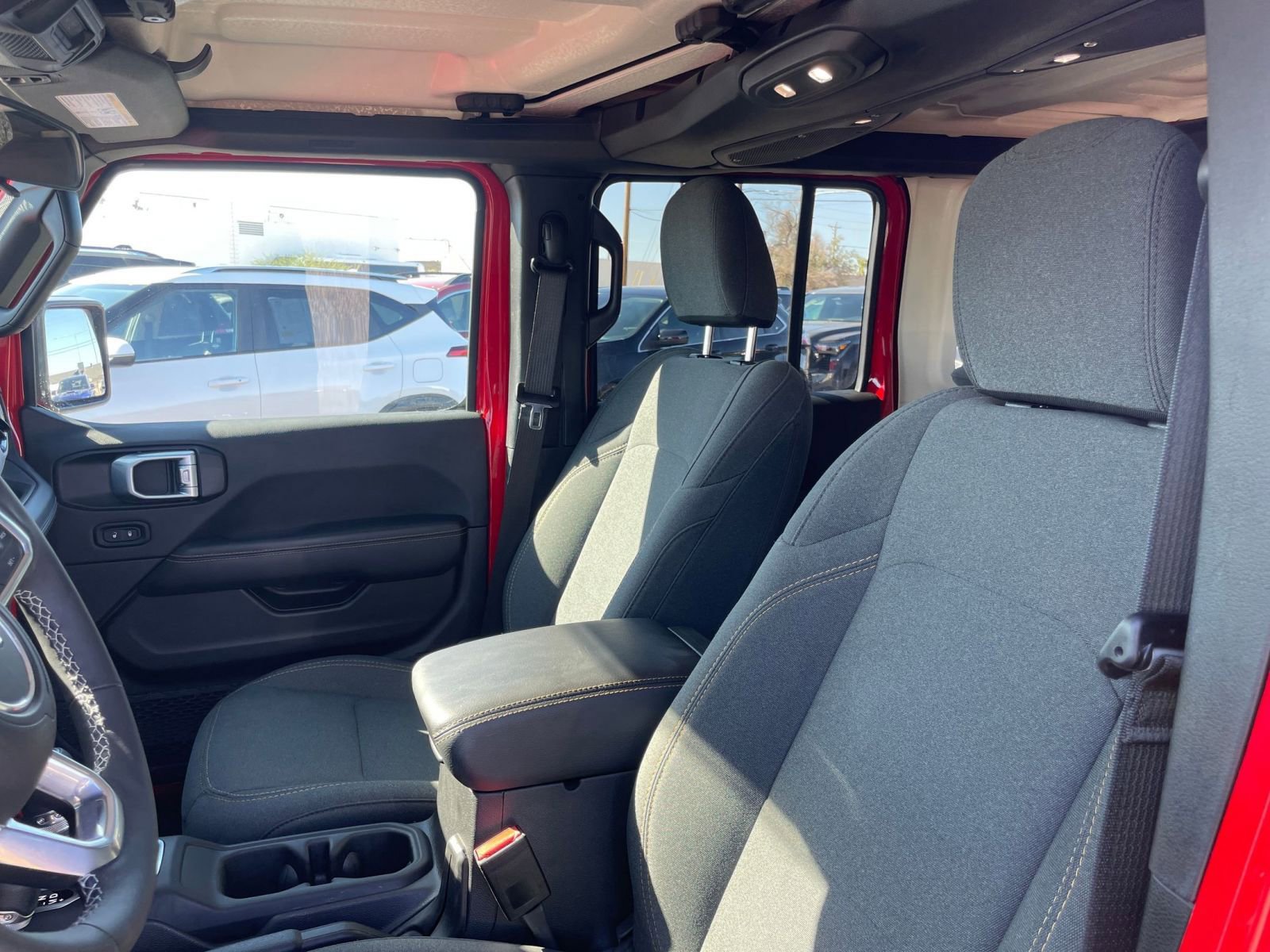 Used 2025 Jeep Wrangler Sahara image 35