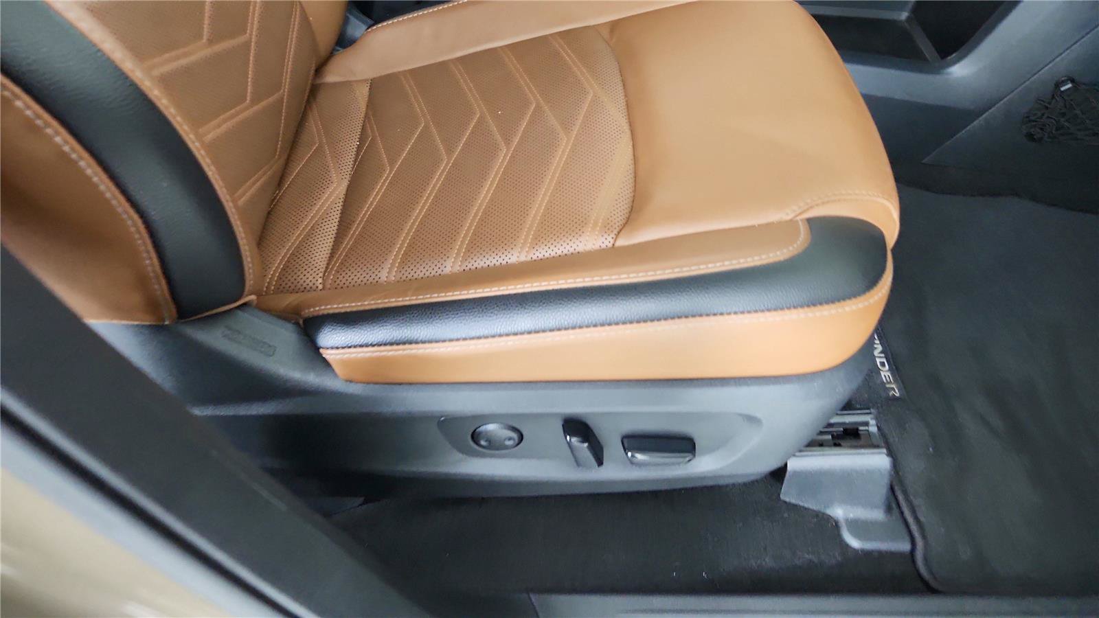 Used 2023 Nissan Pathfinder Platinum w/ Cargo Package FWD image 23