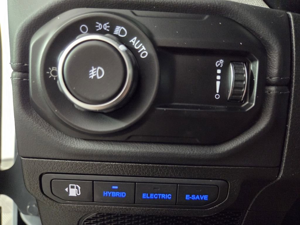 Certified 2025 Jeep Wrangler Sahara w/ Safety Group image 19
