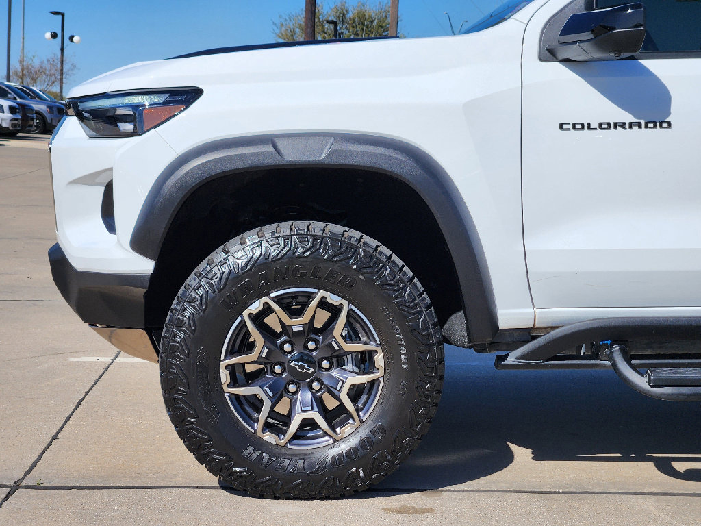 Used 2025 Chevrolet Colorado ZR2 w/ Technology Package image 14