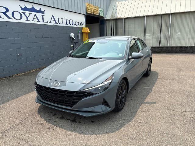 Used 2021 Hyundai Elantra SEL image 2