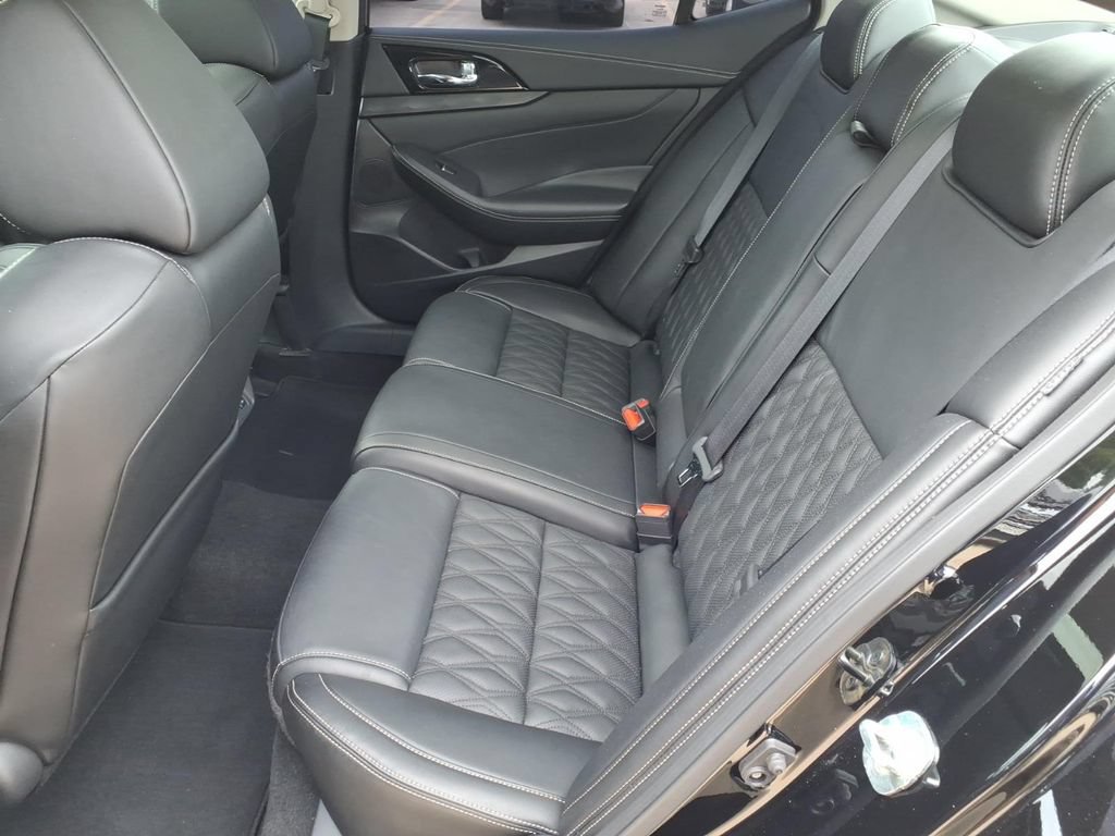Used 2023 Nissan Maxima Platinum w/ Sport Mat Group FWD image 13