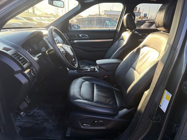 Used 2018 Ford Explorer XLT w/ Equipment Group 202A image 10