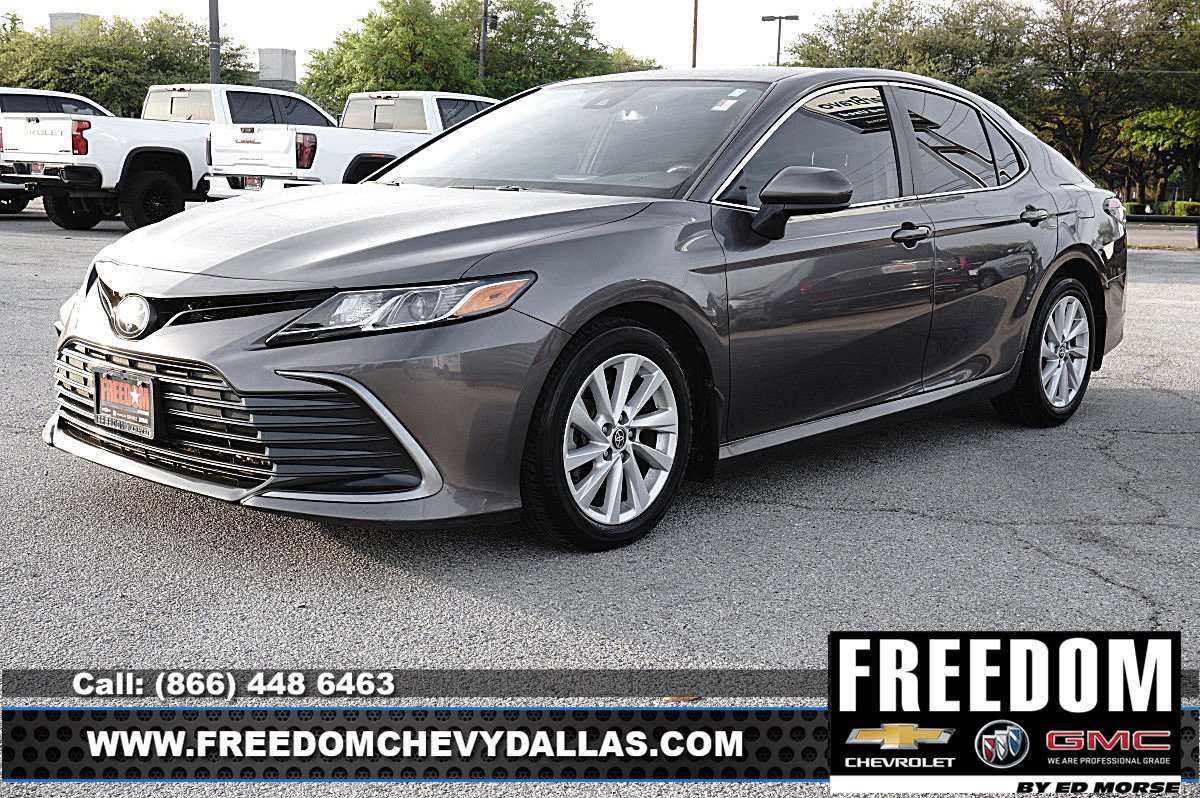 Used 2022 Toyota Camry LE image 3