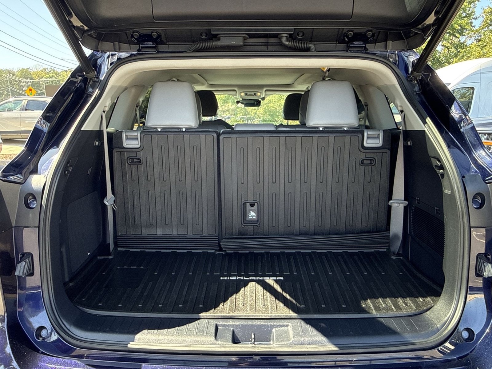 Used 2020 Toyota Highlander Platinum AWD/4WD image 26