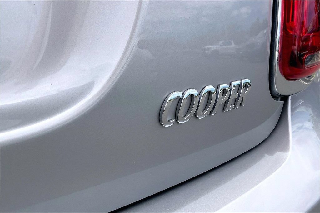 Used 2024 MINI Cooper 4-Door Hardtop FWD image 9