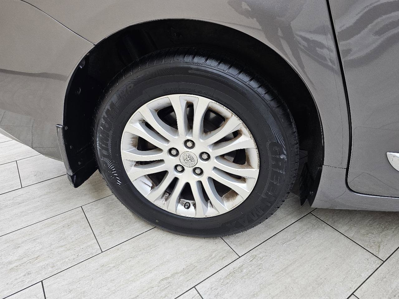 Used 2013 Toyota Sienna XLE image 45