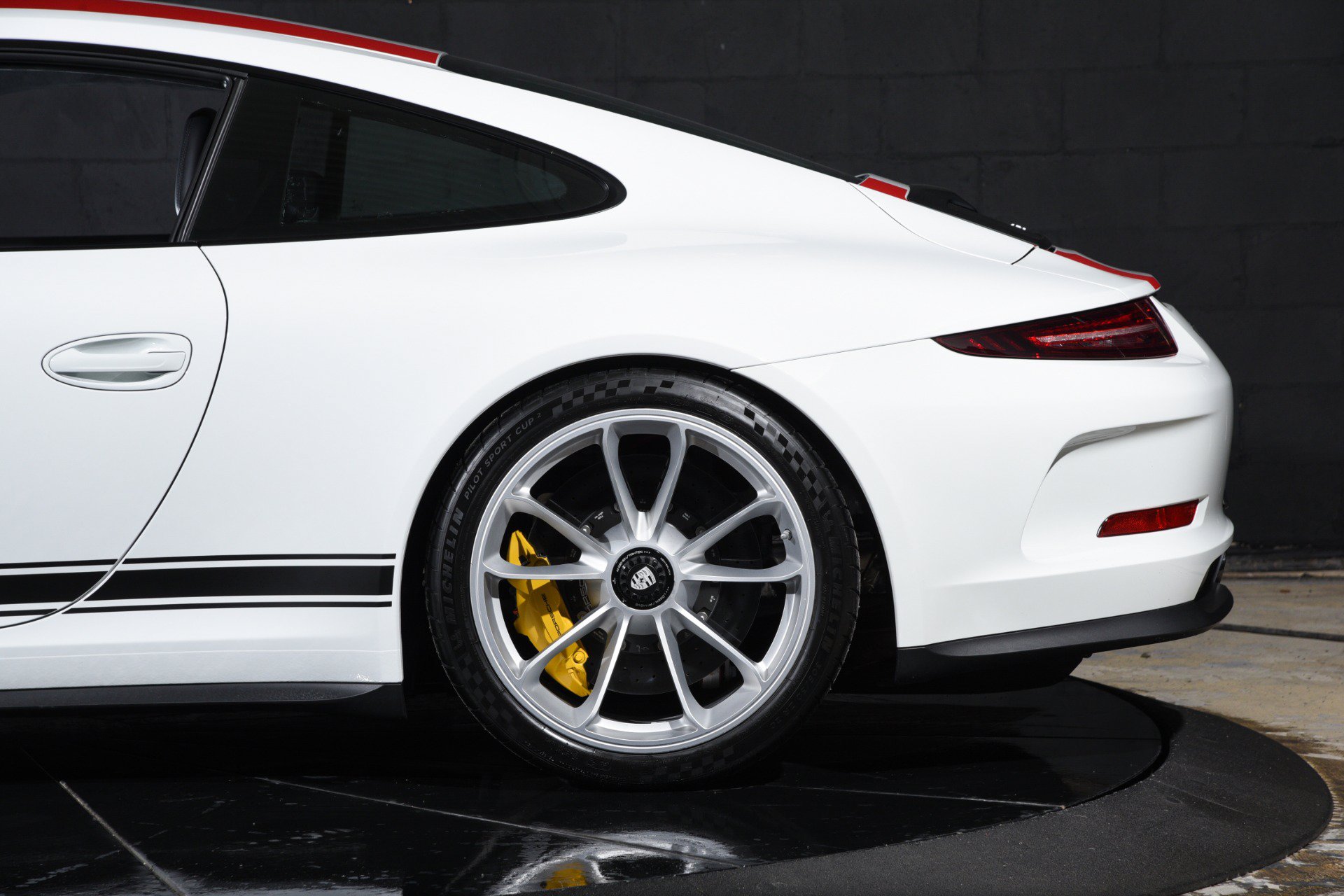 Used 2016 Porsche 911 R RWD image 40