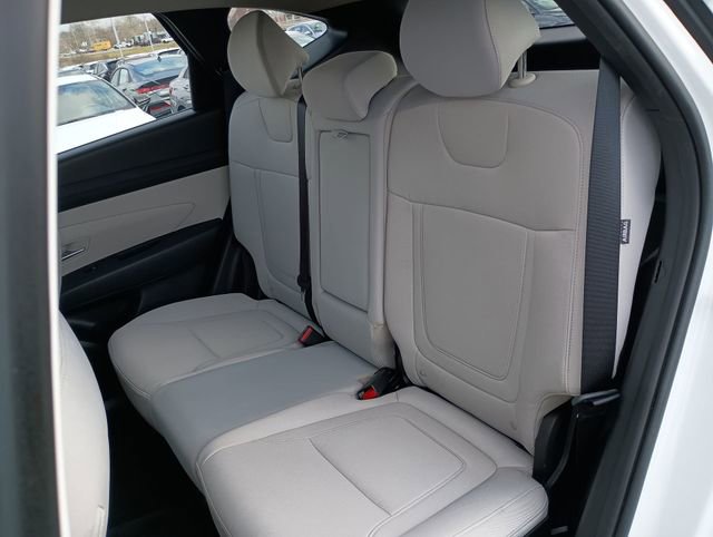 Used 2025 Hyundai Tucson SE image 28