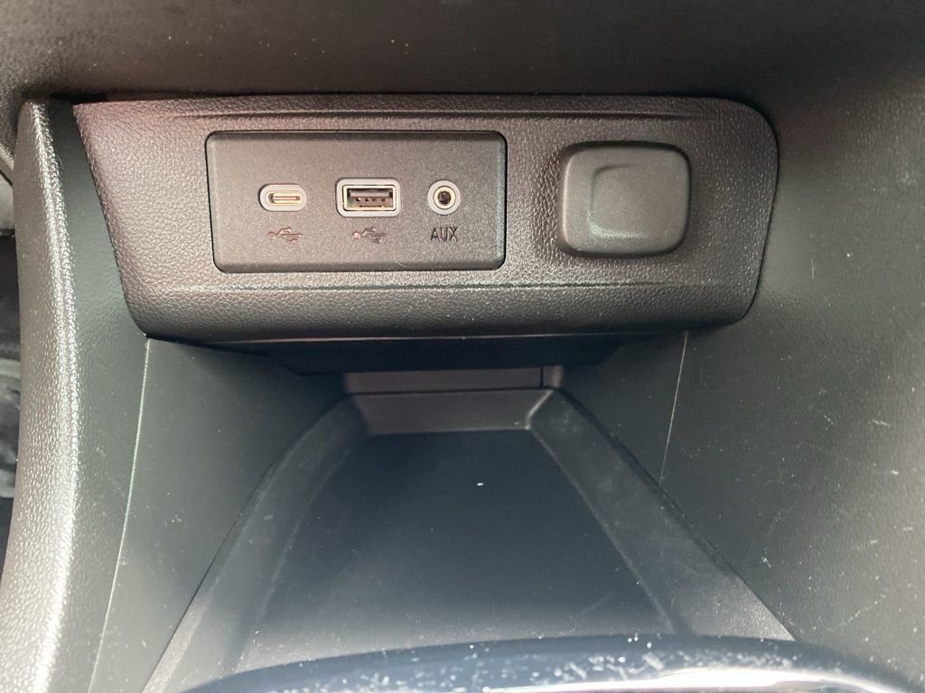 Used 2020 Buick Encore GX Select image 32