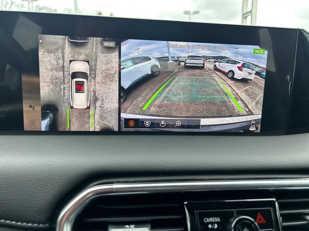 New 2025 Nissan Armada SL w/ Captain's Chari Seat Package image 9