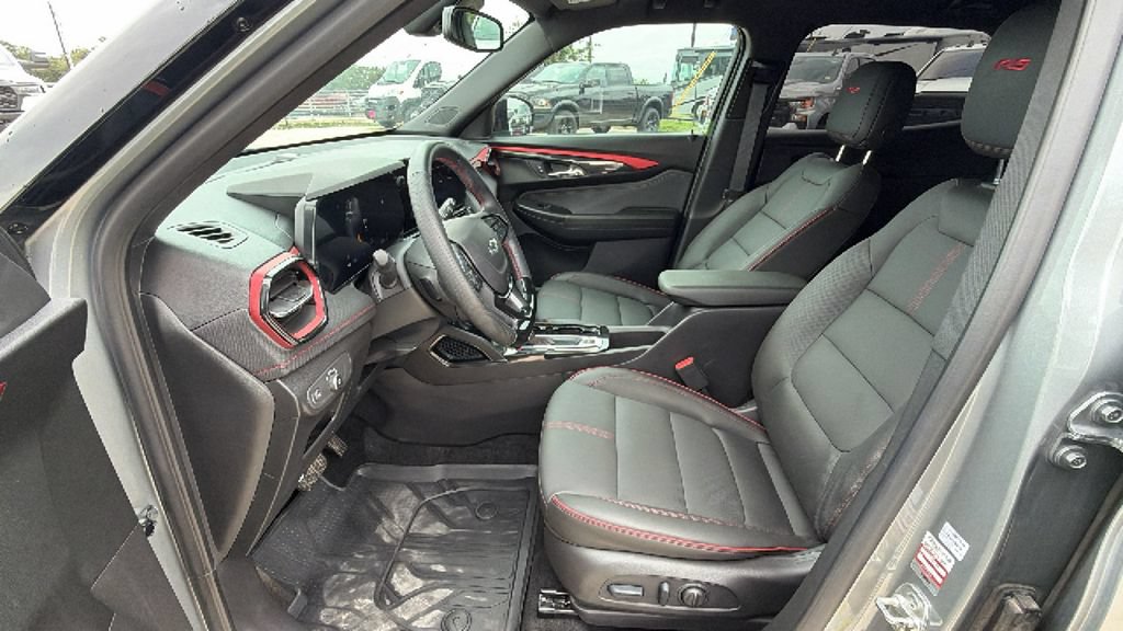 Used 2025 Chevrolet TrailBlazer RS w/ Convenience Package FWD image 13