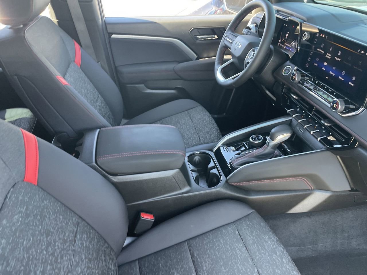 Used 2024 Chevrolet Colorado Z71 w/ Z71 Convenience Package 2 image 11