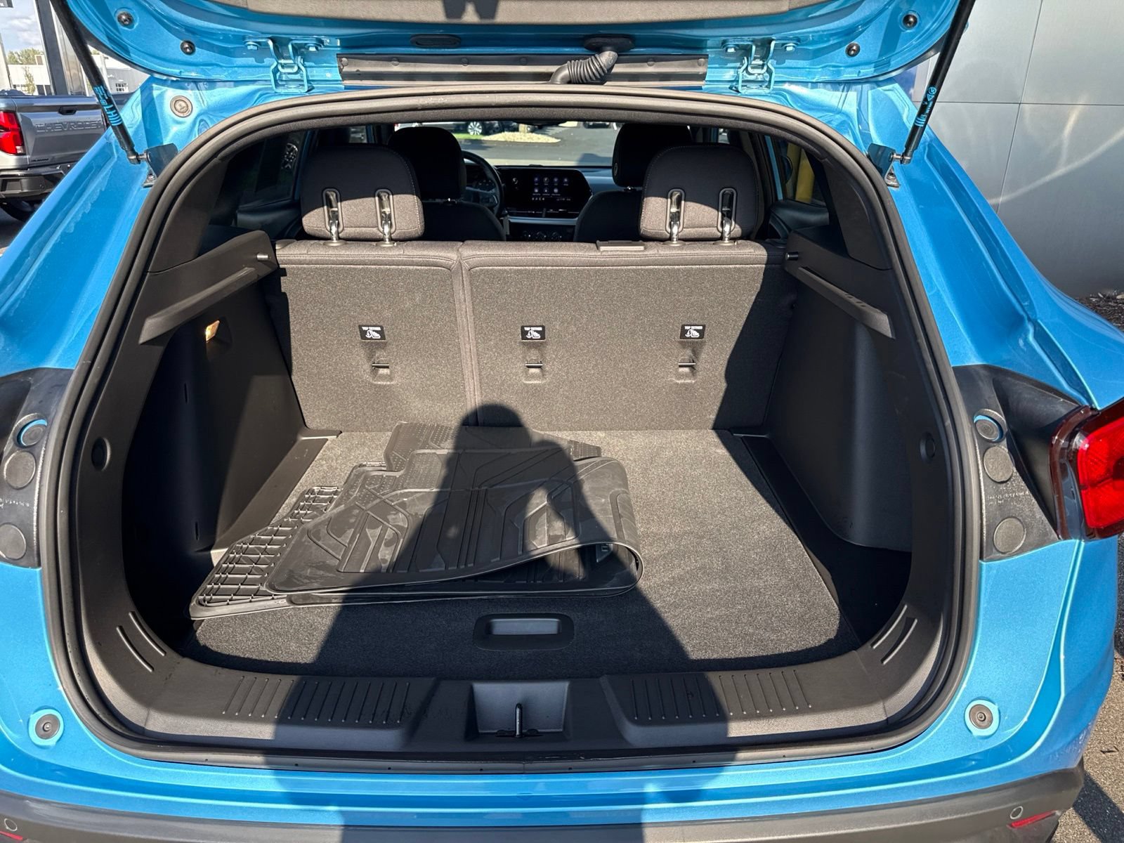Used 2025 Chevrolet Trax RS w/ Sunroof Package FWD image 14