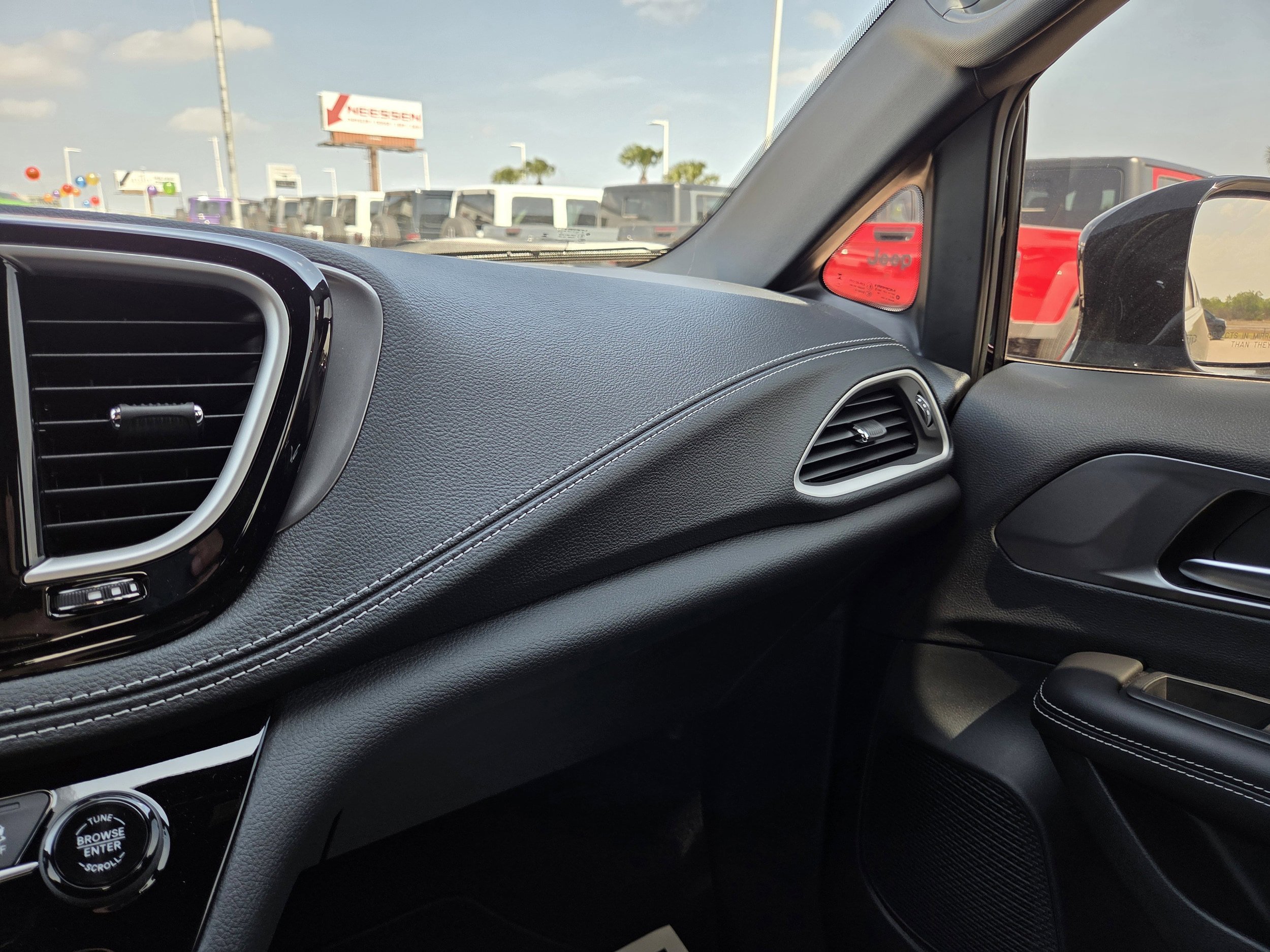 New 2026 Chrysler Pacifica Select image 35