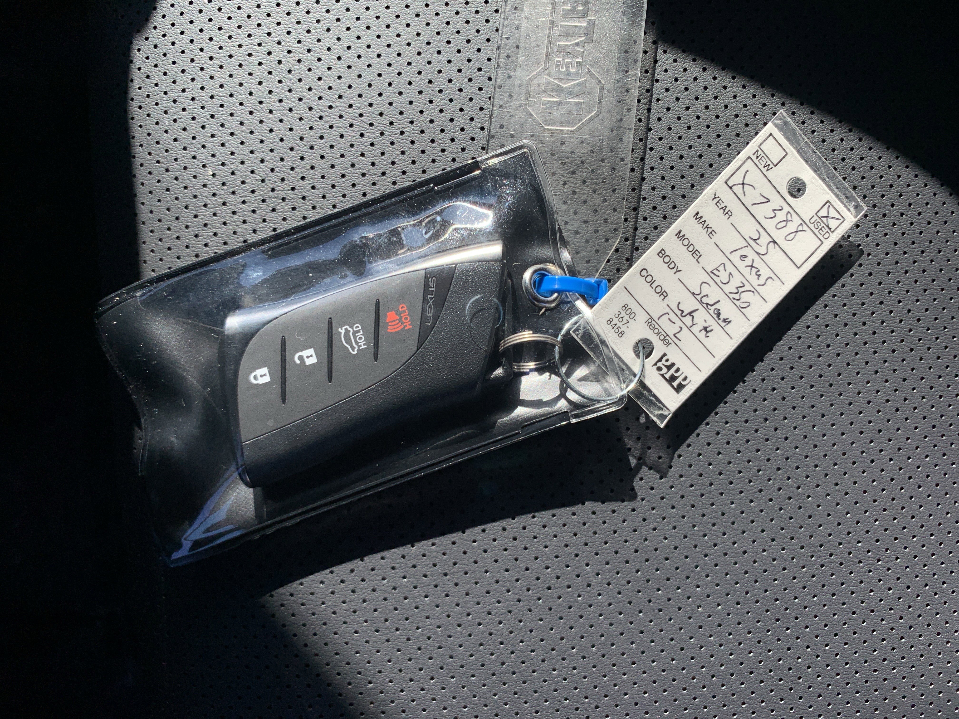 Certified 2025 Lexus ES 350 w/ Premium Package image 37