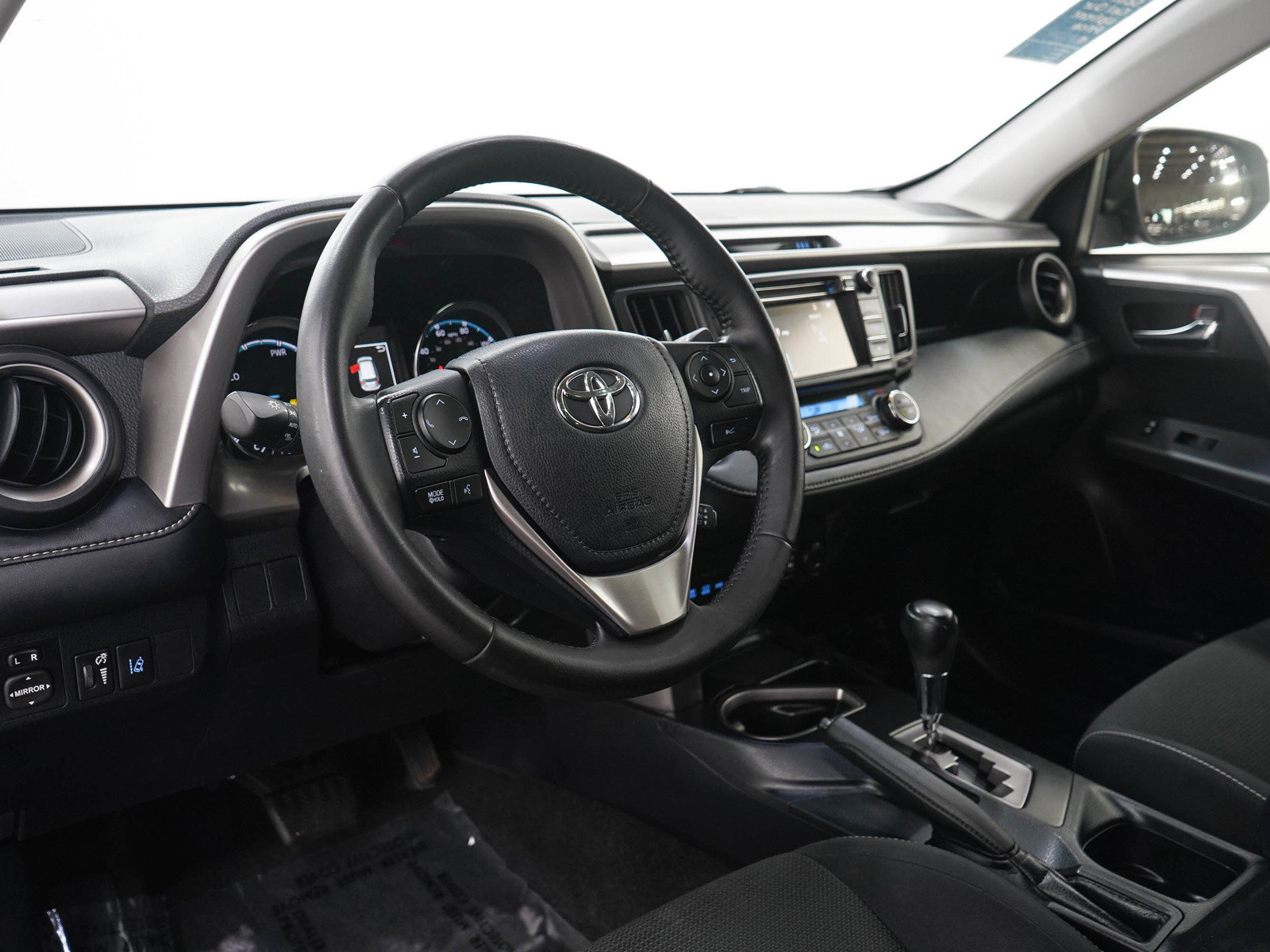 Used 2017 Toyota RAV4 XLE w/ Protection Package AWD/4WD image 22