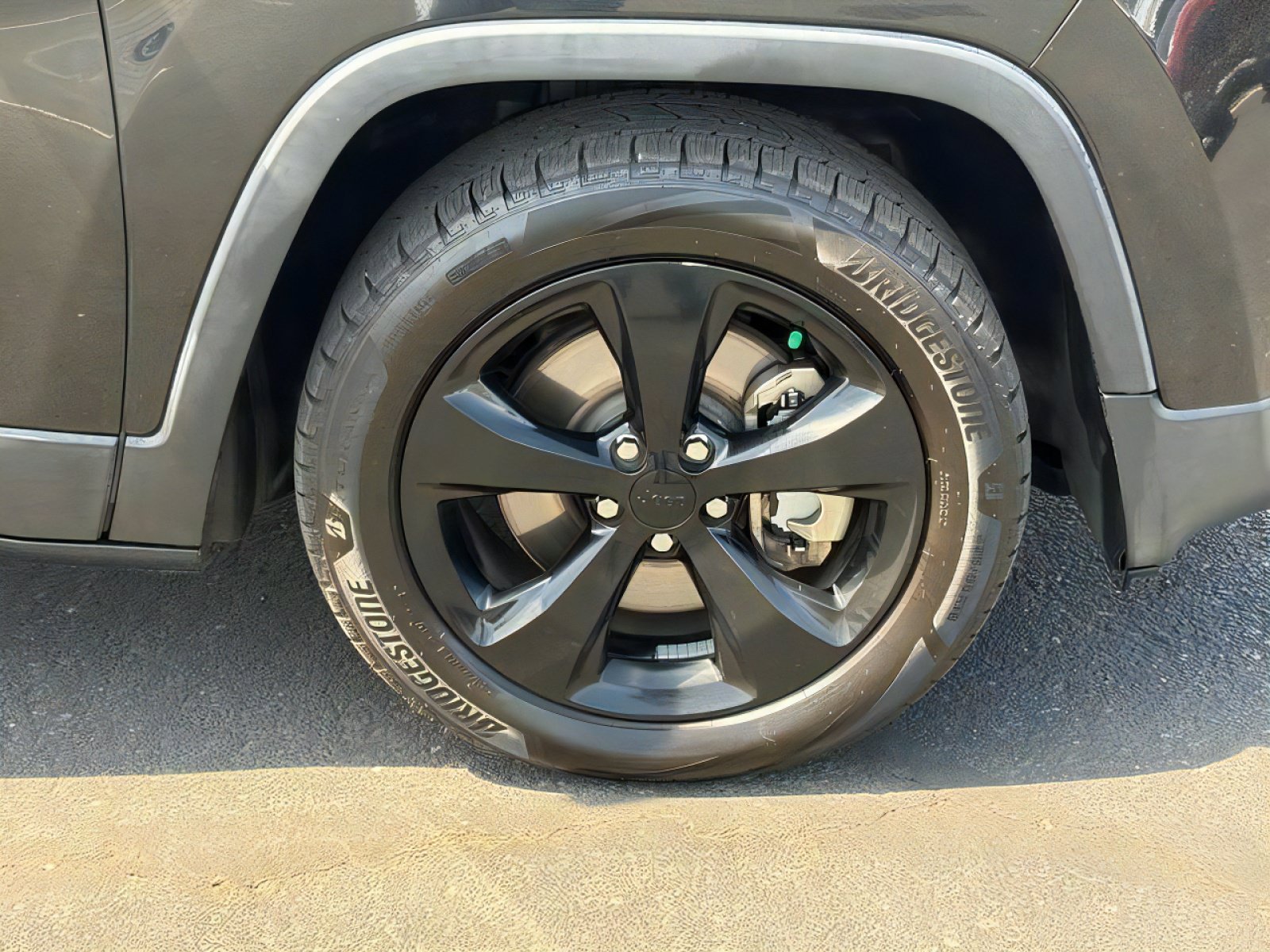 Used 2016 Jeep Cherokee Sport FWD image 9